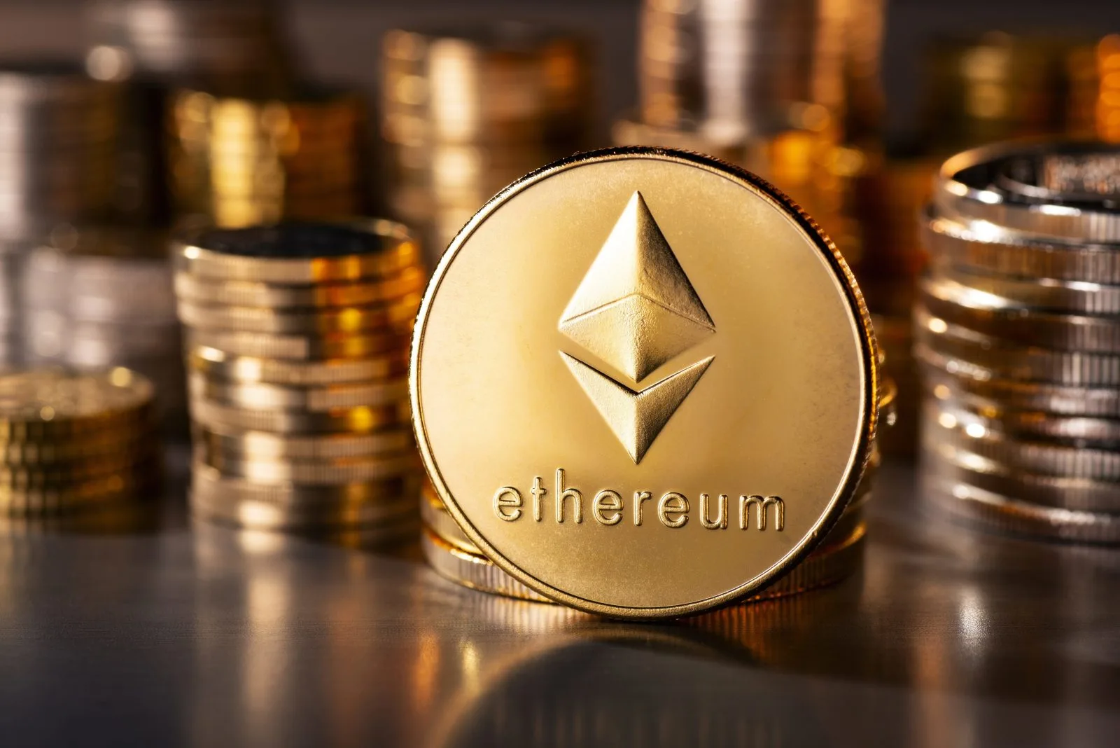 إيثيريوم يهبط دون 2100 دولار: فرصة شراء أم بداية انهيار؟