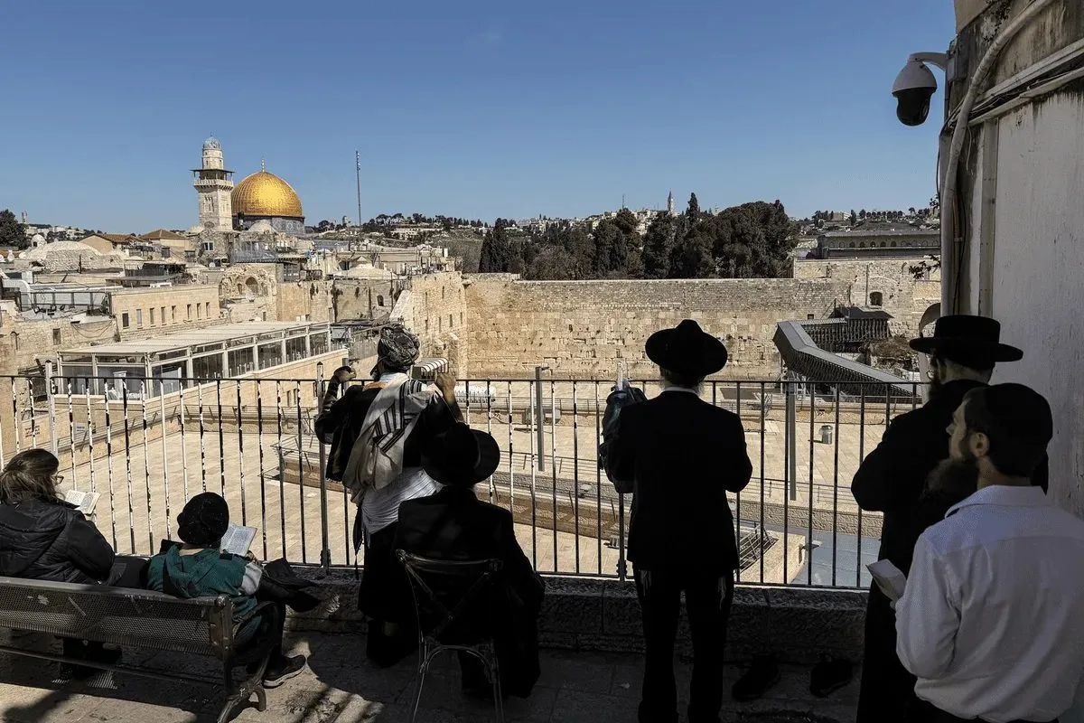 استمرار إغلاق المسجد الأقصى في القدس لليوم السادس عشر وسط تحذيرات من تصعيد خطير