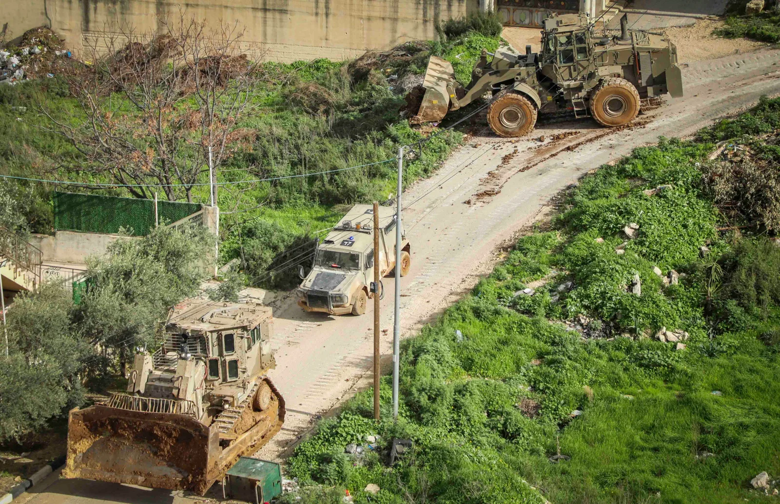 إسرائيل تعلن إنشاء 15 معسكراً عسكرياً دائماً على الحدود مع لبنان وسط تصعيد متزايد