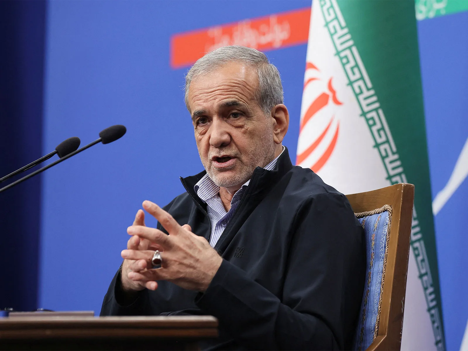 الرئيس الإيراني يؤكد تمسك طهران بحقوقها النووية وسط التوتر مع واشنطن