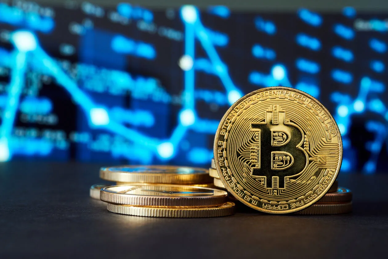 بتكوين تهبط دون 70 ألف دولار لأول مرة منذ شهرين وسط ضغوط قوية