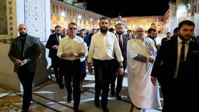 انفجارات تهز دمشق قرب مقر إقامة ماكرون قبيل لقائه الشرع
