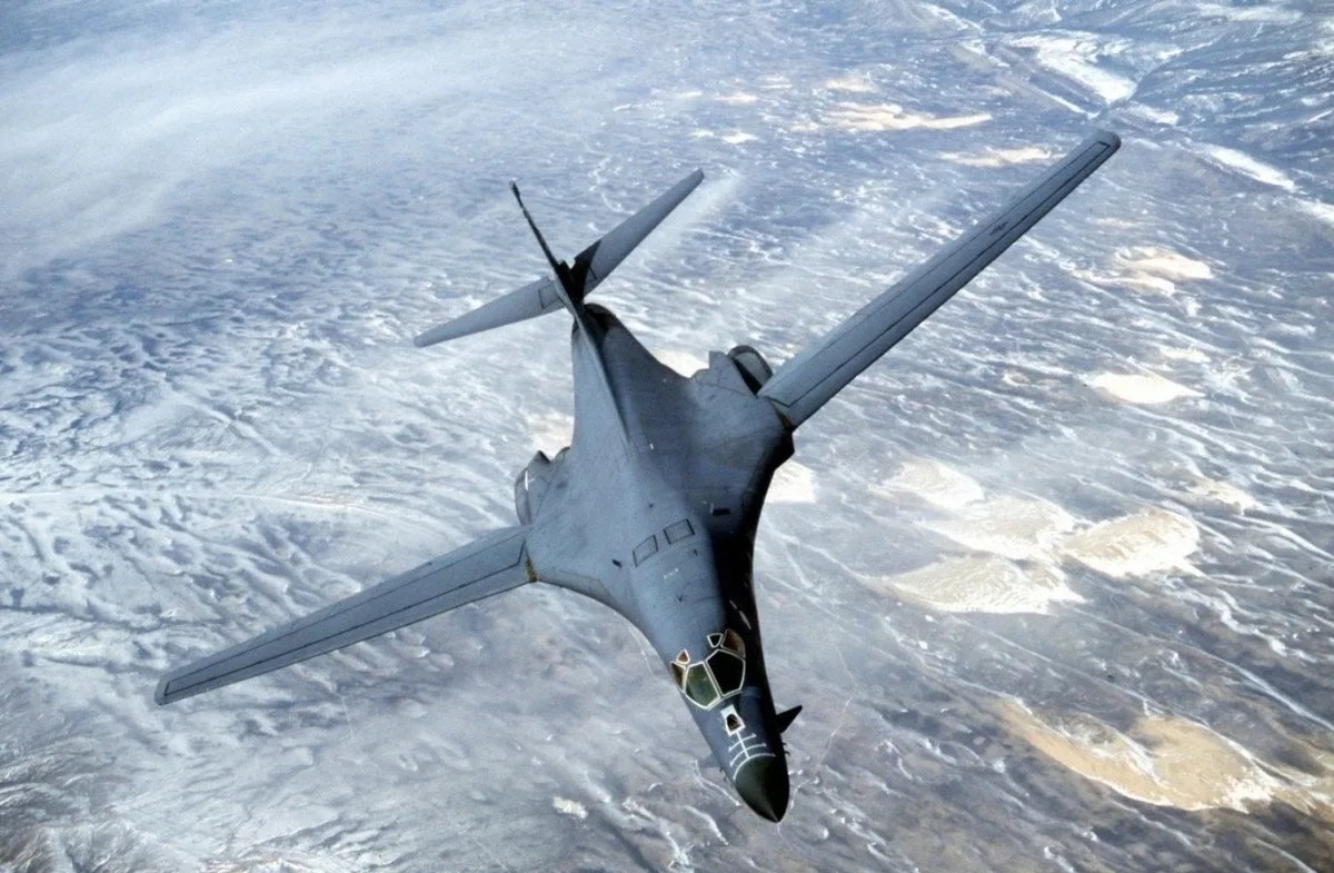 واشنطن تصعّد ضد إيران.. قاذفة "B-1" الاستراتيجية تستهدف مواقع للحرس الثوري