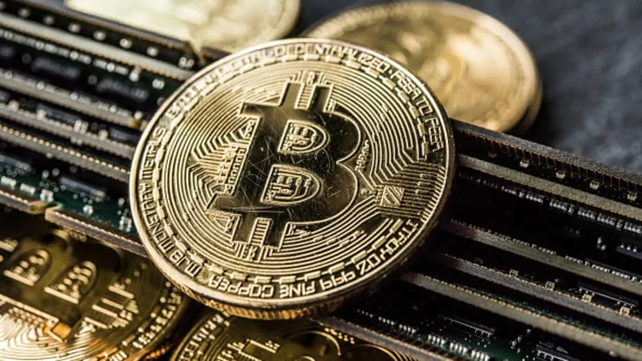 "بيتكوين" تتجاوز 65 ألف دولار وتقترب من أعلى مستوياتها تاريخيا
