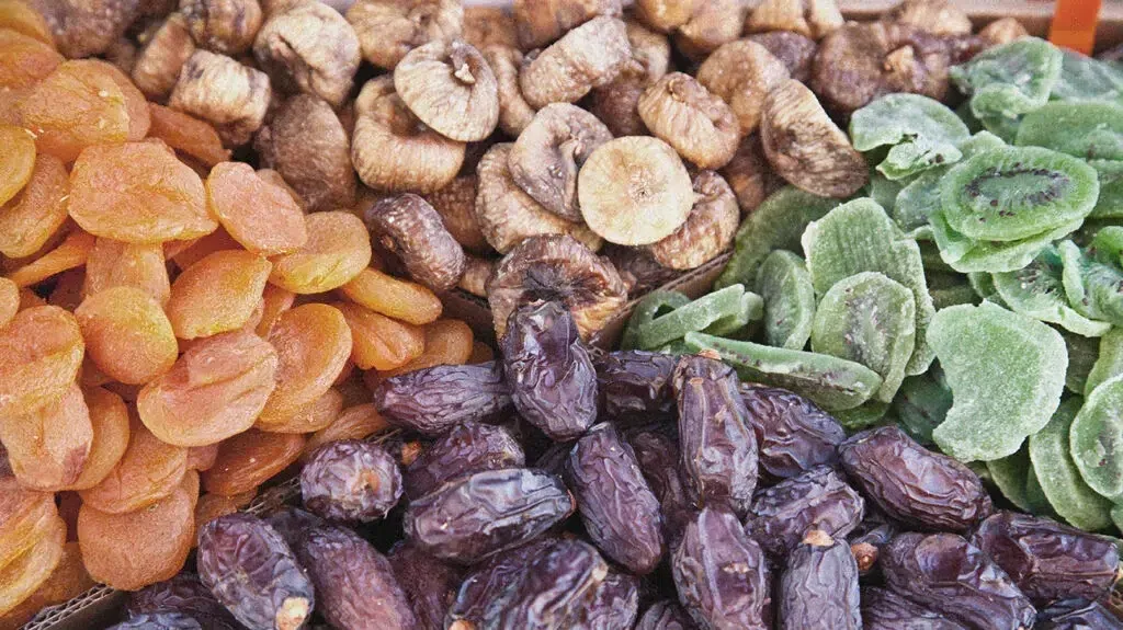 تعرف على أفضل 10 دول منتجة للفواكة الجافة في العالم لعام 2024