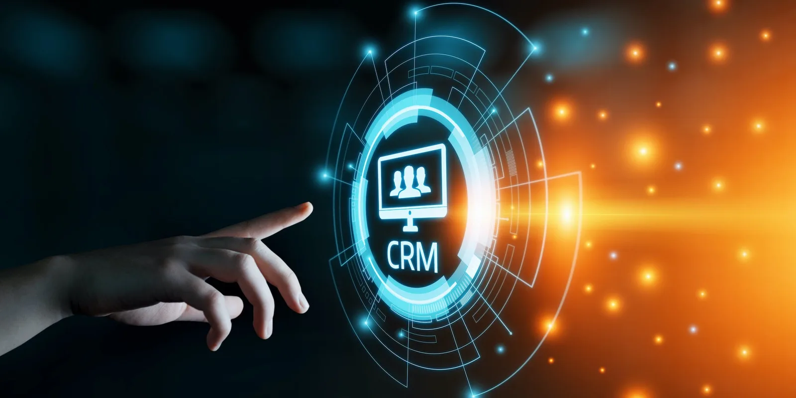 ما المقصود بإدارة علاقات العملاء (CRM)؟