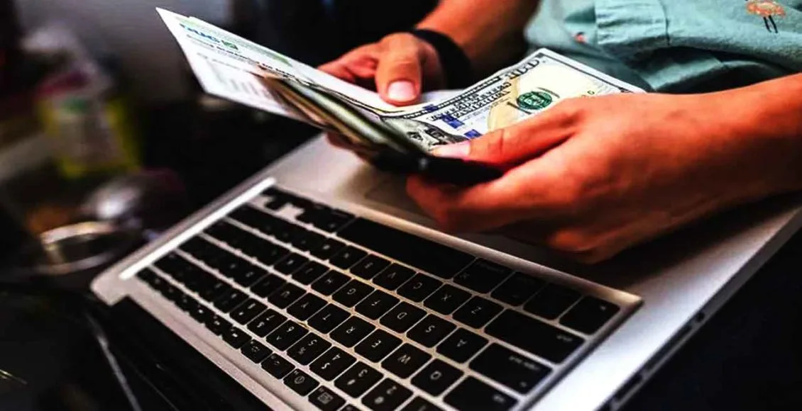 كيف يمكنك ربح 100 دولار يومياً عبر الإنترنت؟