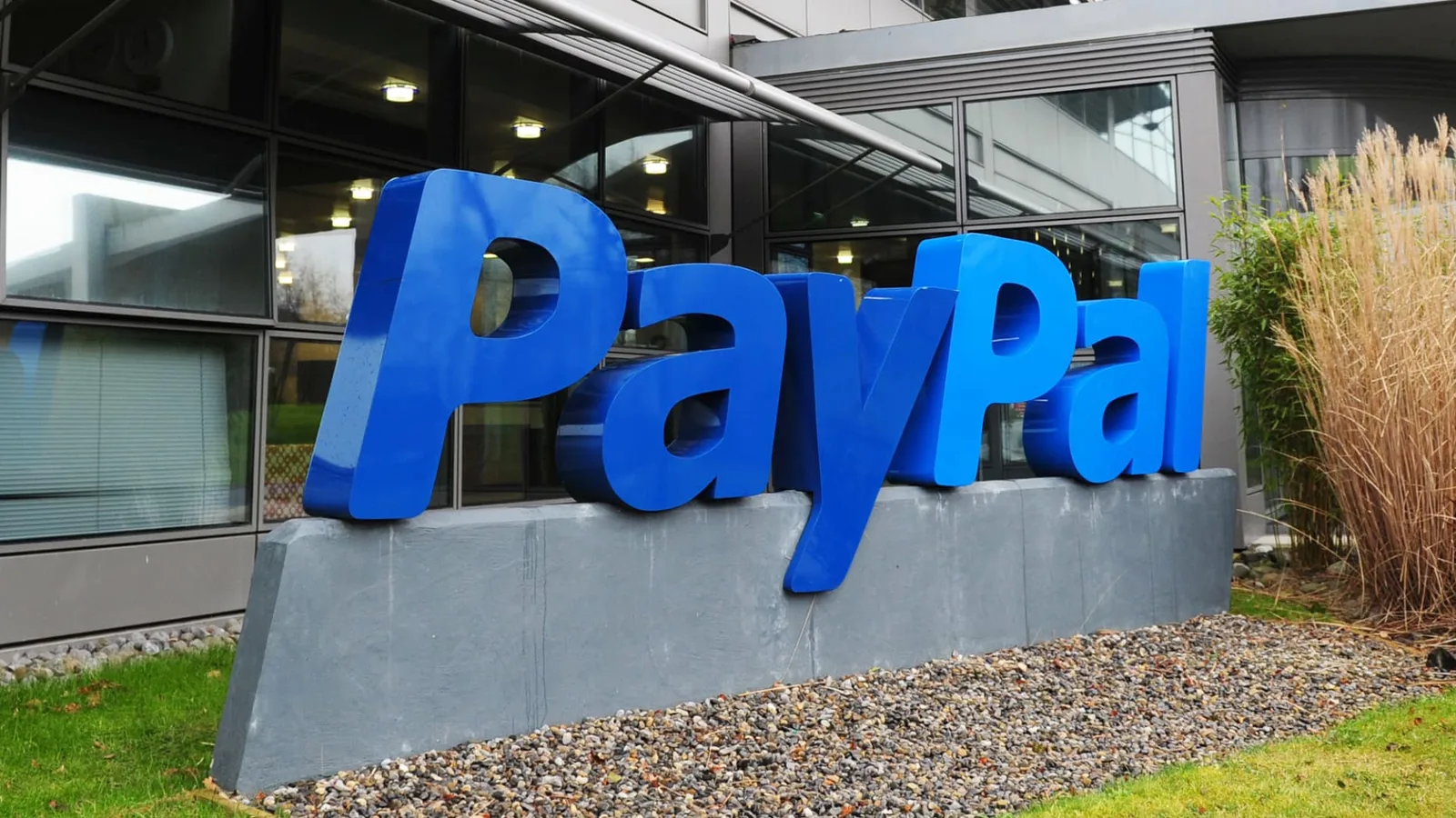 PayPal تُسرّح 2500 موظفًا في محاولة لخفض التكاليف