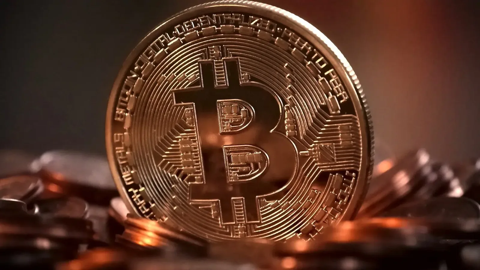 بيتكوين ترتفع لأعلى مستوياتها على الإطلاق وتتجاوز 69 ألف دولار