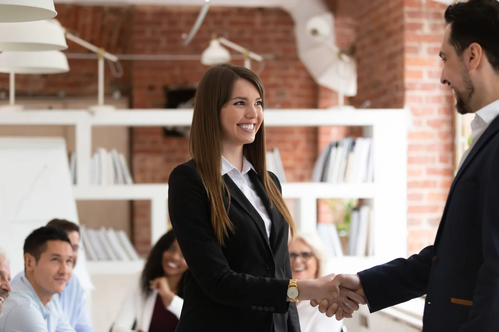 تعرف على الأستراتيجيات للحفاظ على الموظفين المميزين في بيئة العمل