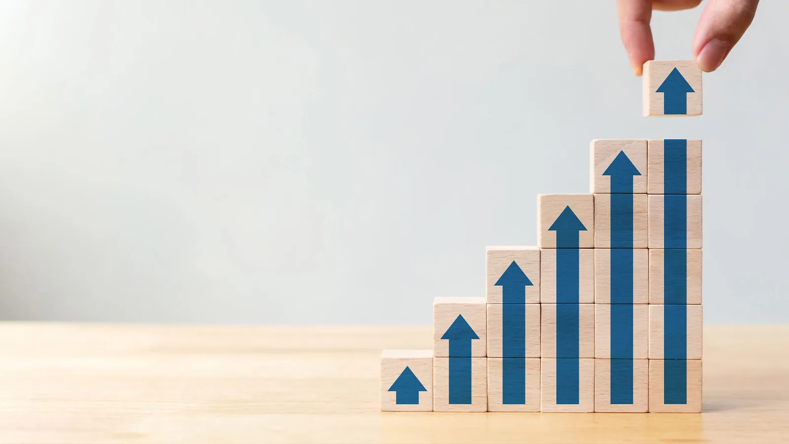 أين تستثمر أموالك في 2025؟ تعرف على أفضل 10 دول جاذبة للاستثمار