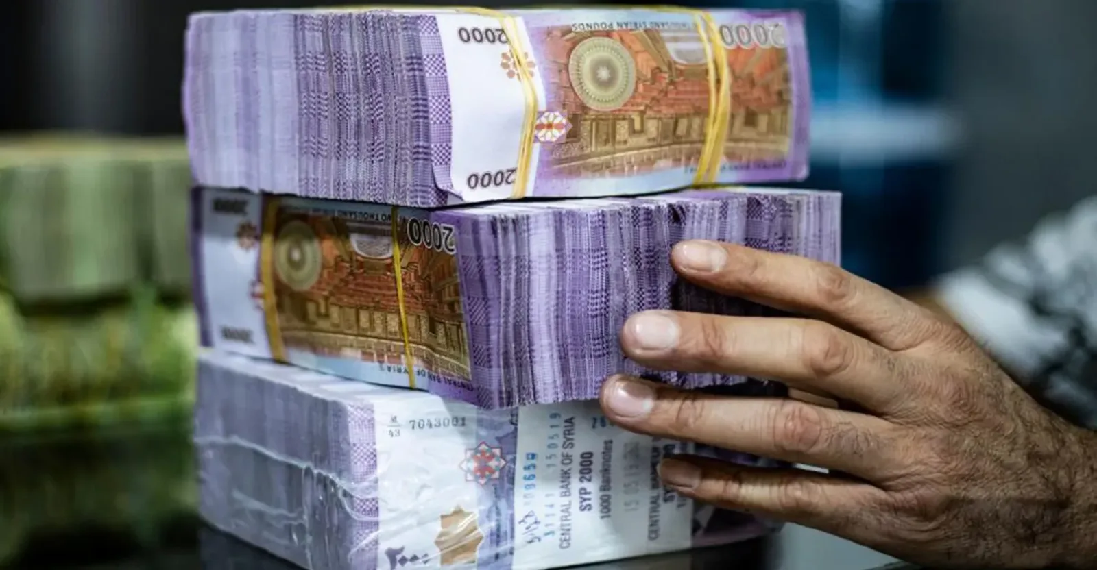 خطة الرواتب الجديدة في سوريا.. بين الوعود والتحديات الاقتصادية