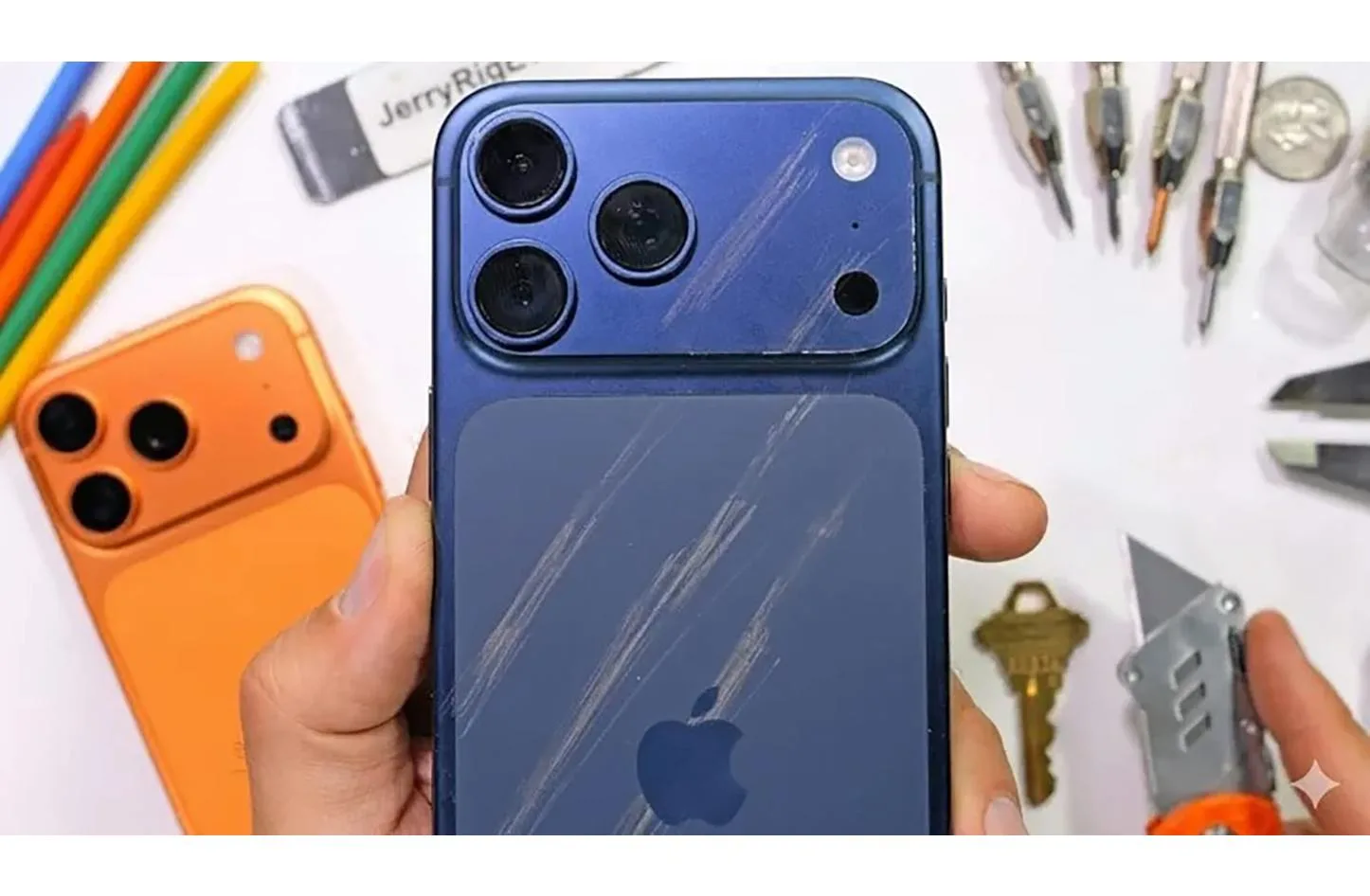 أبل تتدخل لحل جدل خدوش iPhone 17