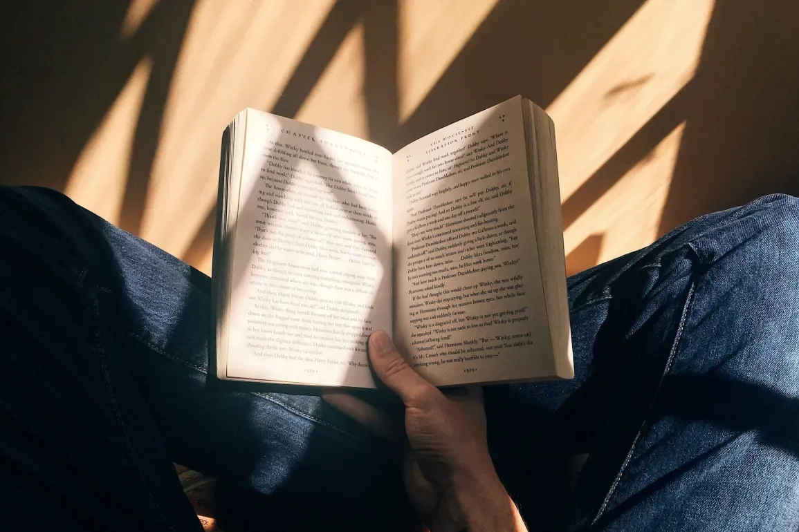 خمسة كتب شهيرة في مكتبات الأثرياء