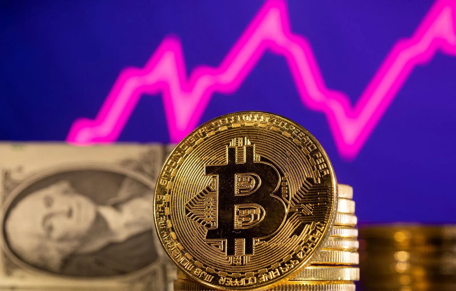 البيتكوين يقفز إلى مستوى قياسي بعد توقعات بفوز ترامب في الانتخابات الرئاسية الأمريكية