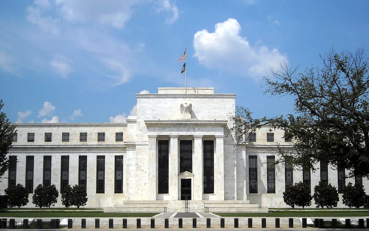 الاحتياطي الفيدرالي يخفض الفائدة للمرة الثانية في 2024: توازن جديد بين دعم سوق العمل والسيطرة على التضخم بعد فوز ترامب