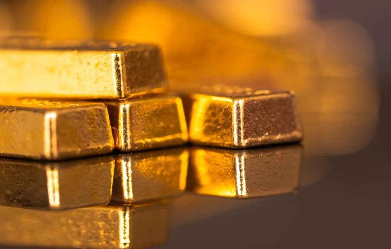 أسعار الذهب تقفز بنسبة تقارب 2%