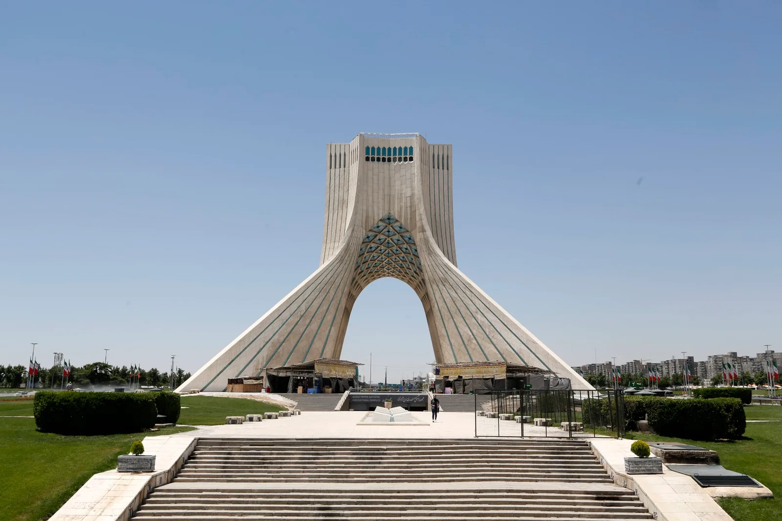 الحرب على إيران: انفجارات في طهران وتصعيد صاروخي متواصل على إسرائيل