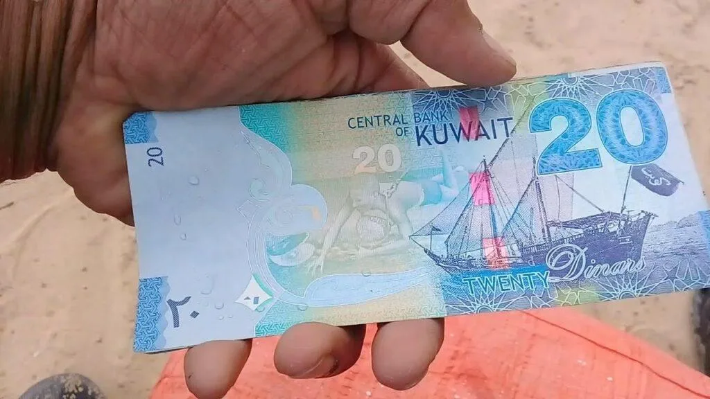 هذه أقوى 10 عملات عالمياً