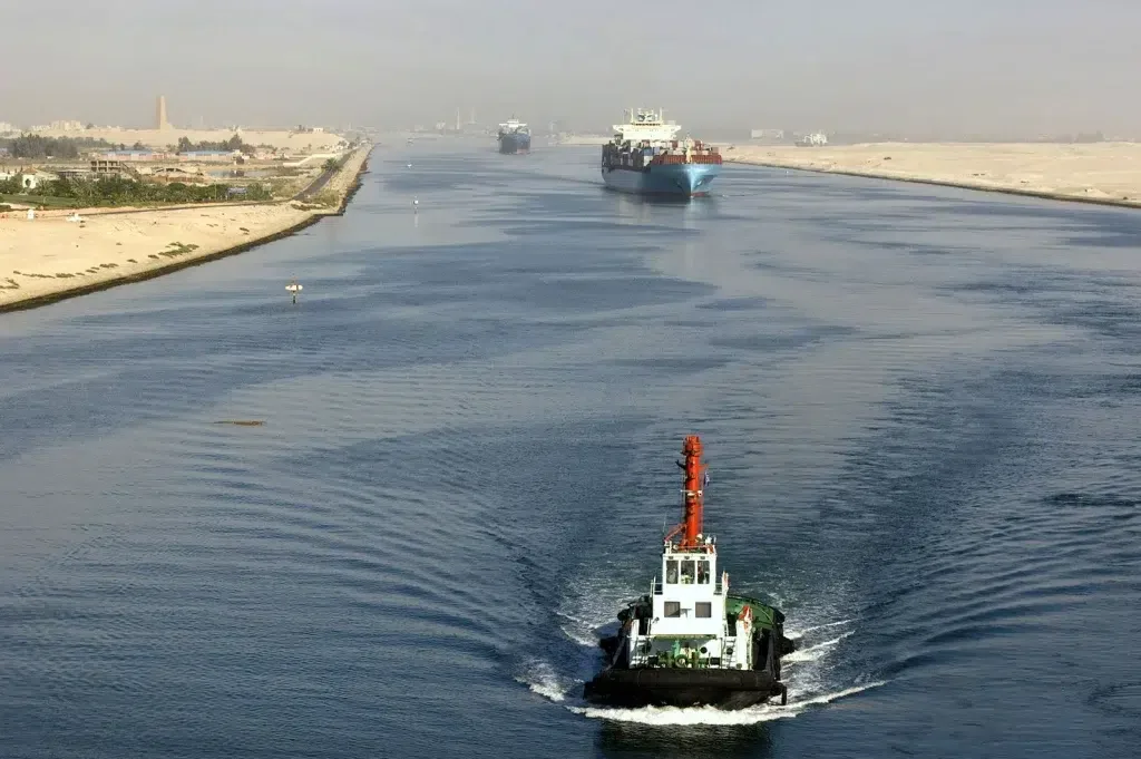 ارتفاع إيرادات قناة السويس المصرية خلال نوفمبر