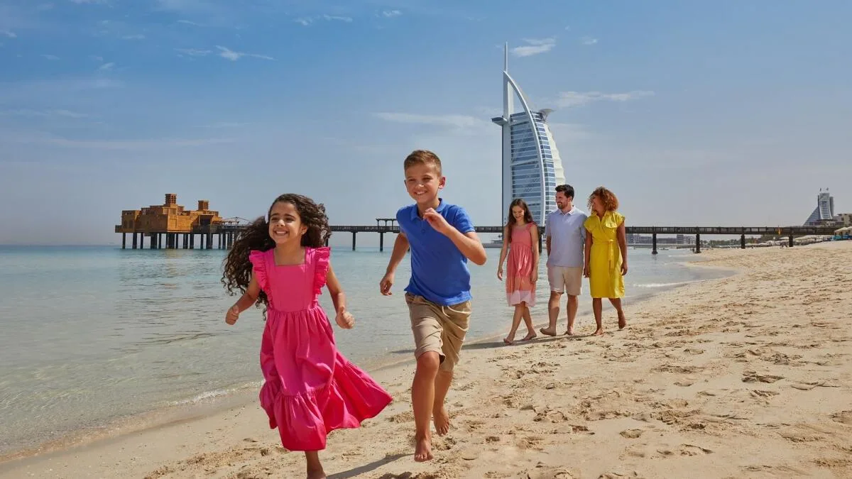 تحتل دبي المركز الثاني عالميًا كأفضل وجهة لشواطئ العائلات