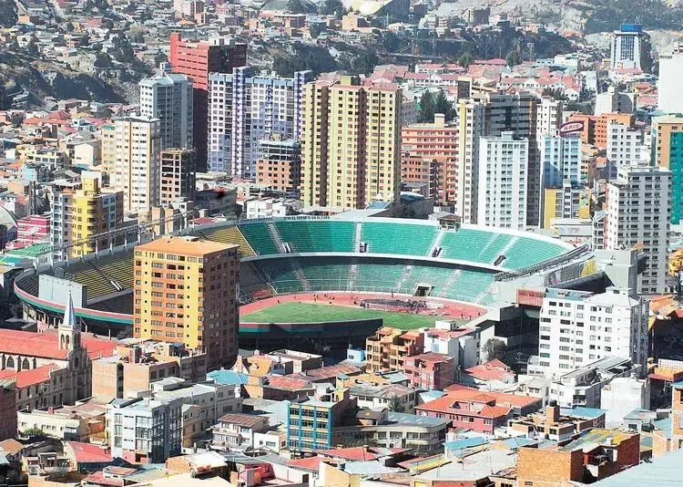 أغرب 10 ملاعب رياضية في العالم! - صورة 8