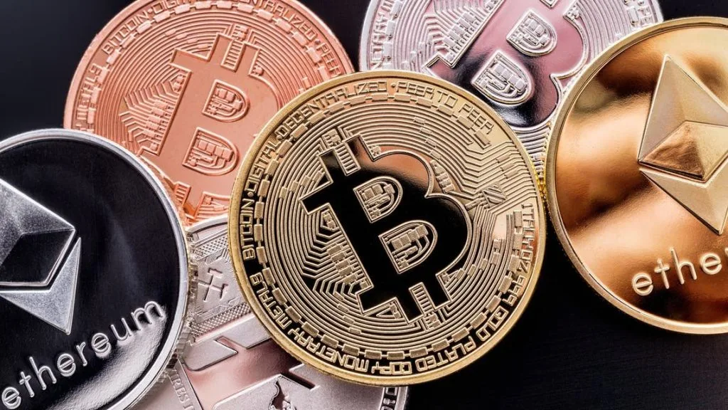 أفضل 10 عملات رقمية من حيث الأداء