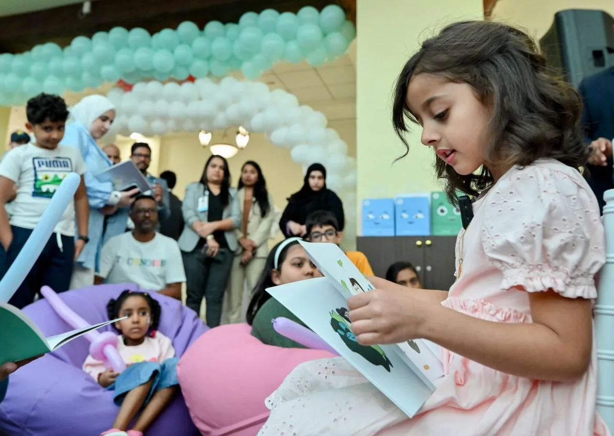طفلة إماراتية تحصل على شهادة "غينيس" كأصغر كاتبة بالعالم