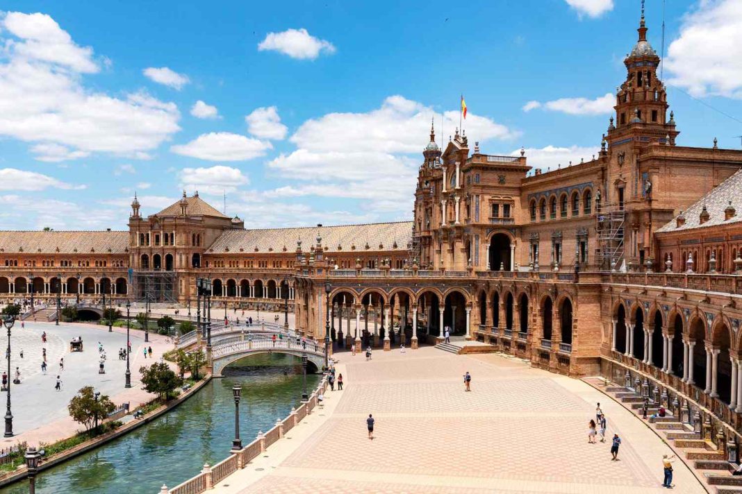 seville-spain-AMERIABROAD0421-2ff3c4ba0560465092fc9c4a972d95a4 (1)